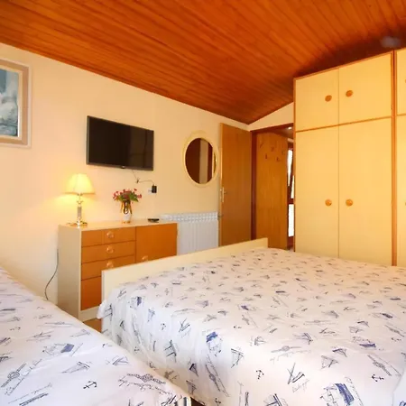 Franjo In Altstadtnaehe Mit Parkplatz Apartment