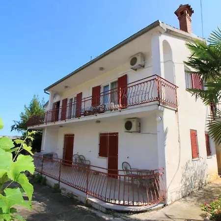 Apartment Franjo In Altstadtnaehe Mit Parkplatz Porec
